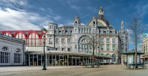 1759116 (a): :2103x1080